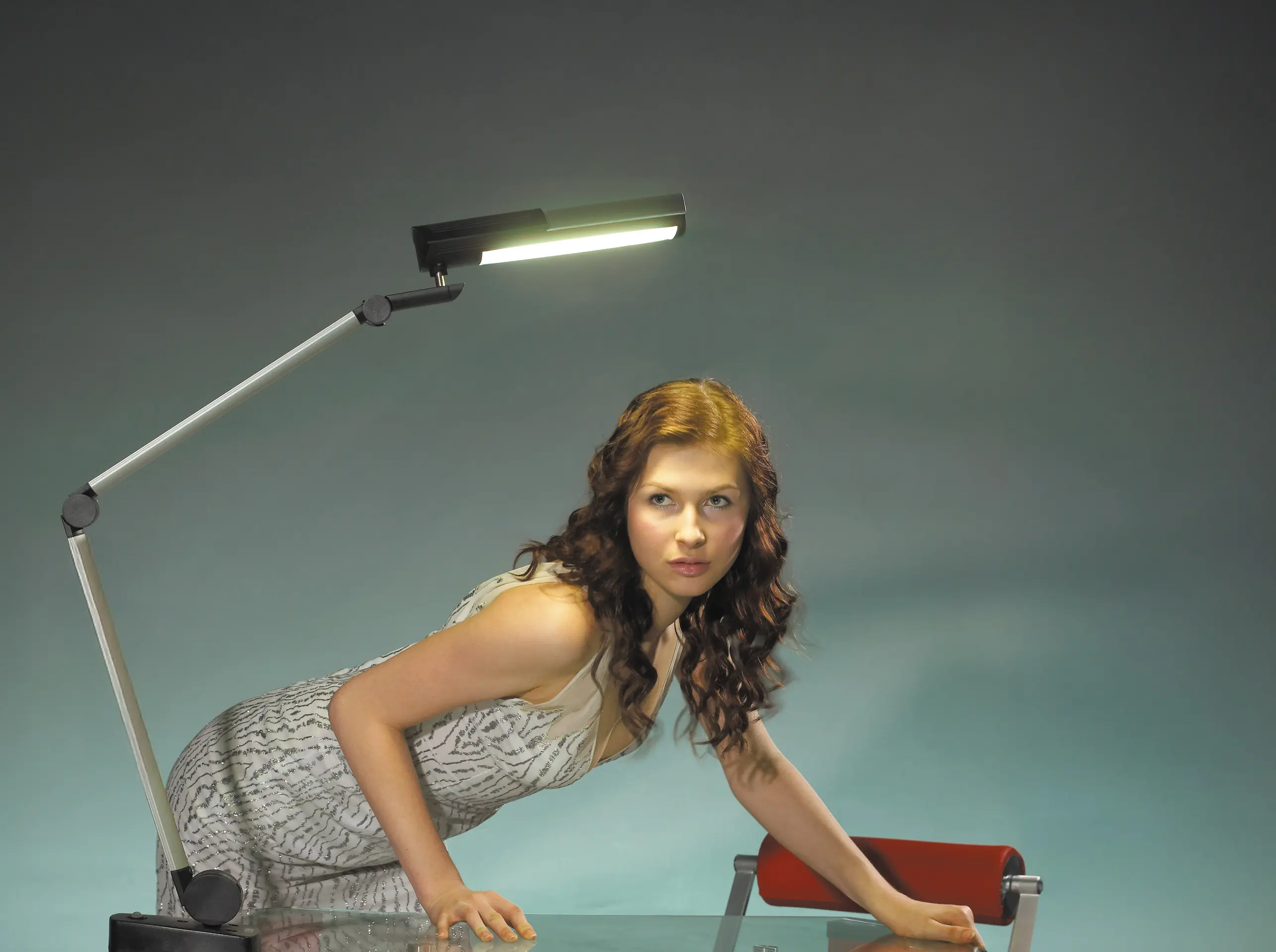 亚克品牌策划设计全案陪跑背景图